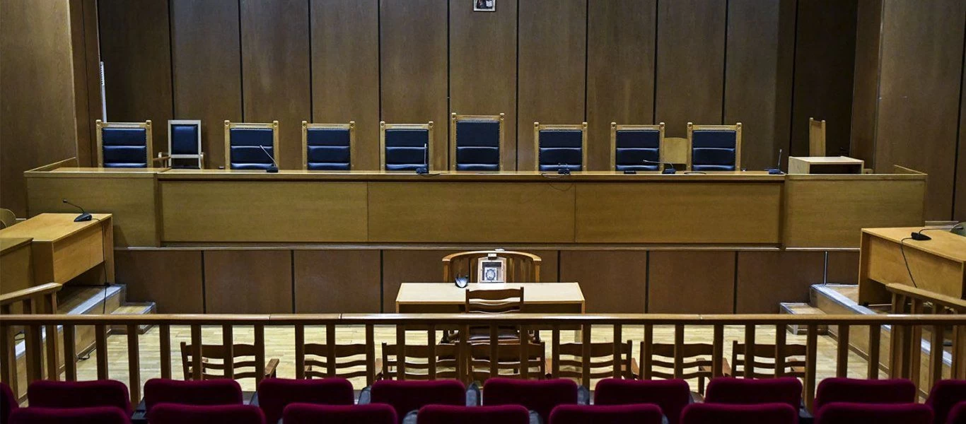 Ο Δικηγορικός Σύλλογος Ελλάδος ζητά από όλους τους δικηγόρους να... εμβολιαστούν!